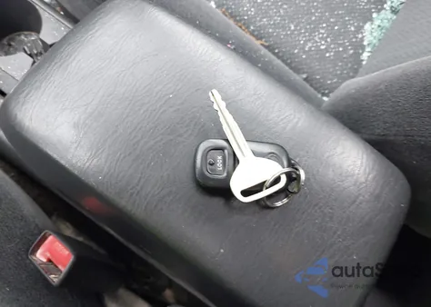 2003 Toyota Corolla Ce/Le/S из США, поврежденный, VIN 1NXBR32E532137493